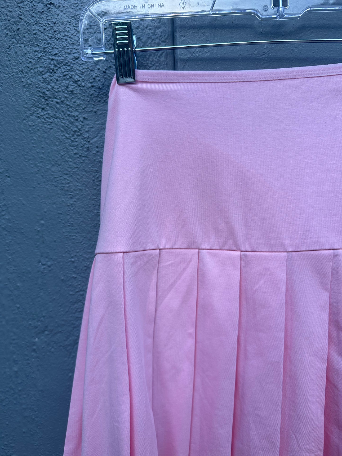 BUBBLEGUM PINK PLEATED SKIRT