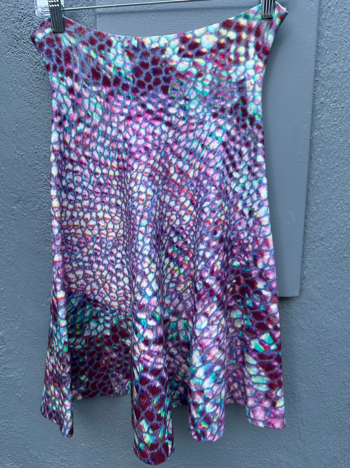 YR RND SNAKE SKIN PRINT