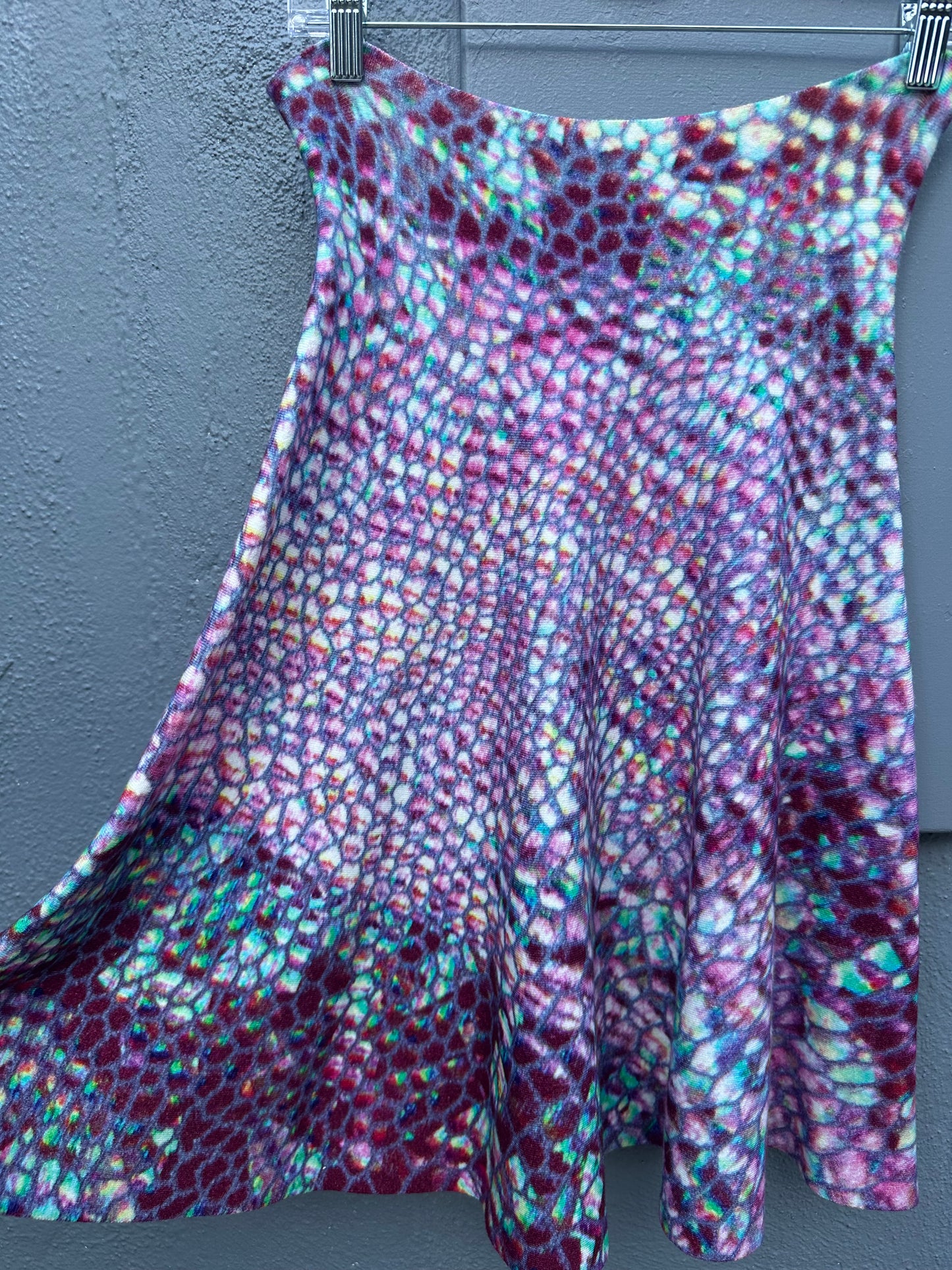 YR RND SNAKE SKIN PRINT