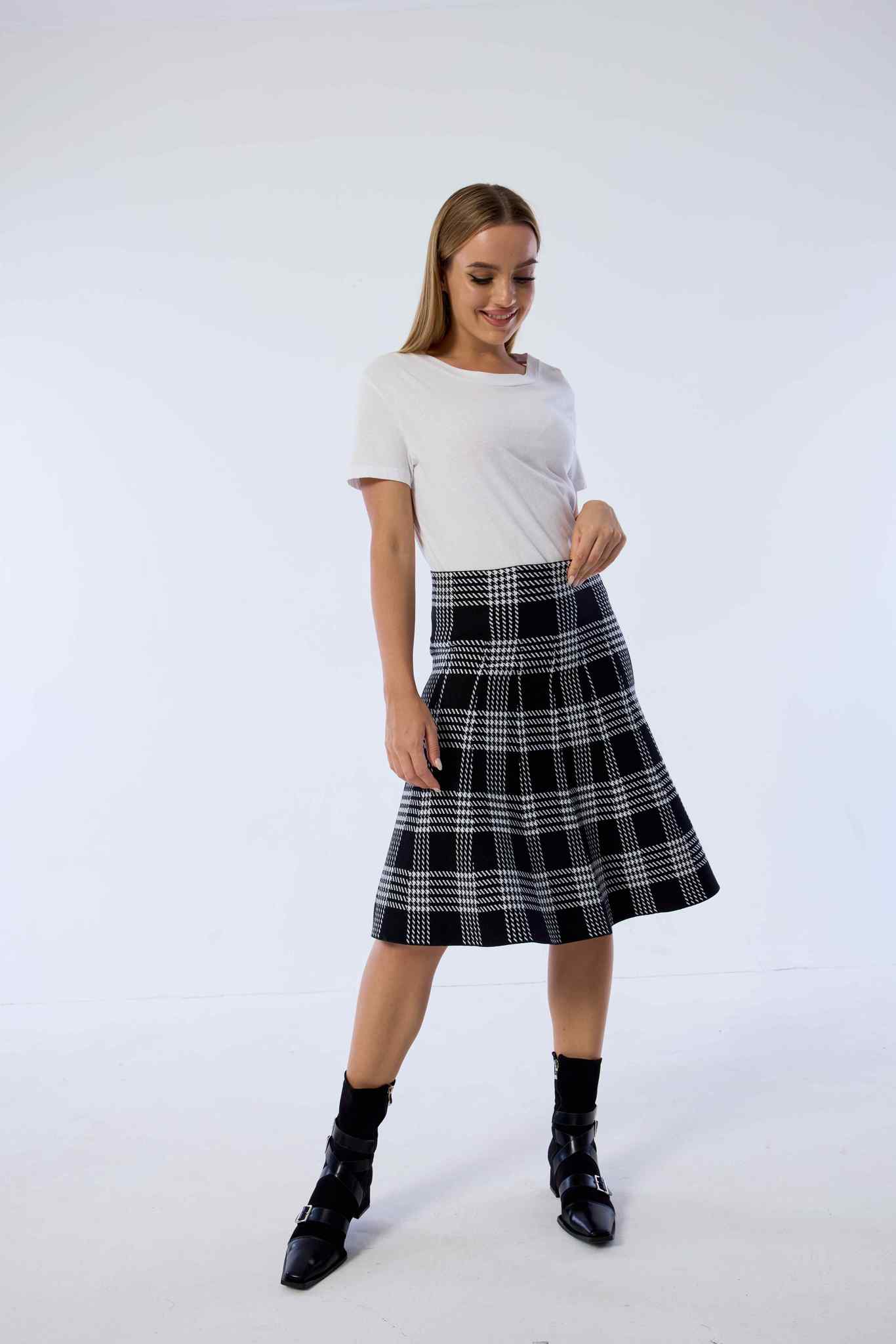 AMAZING MM SKIRT - YEAR ROUND BLACK PLAID