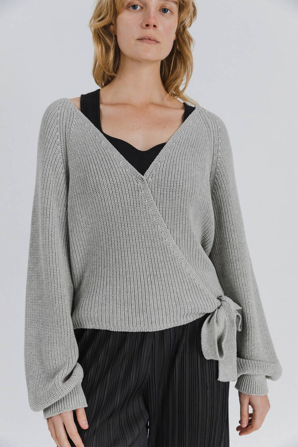THIN KNIT WRAP WITH SNAP