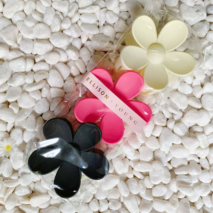 Daisy Days Hair Claw Set: Blush Olive