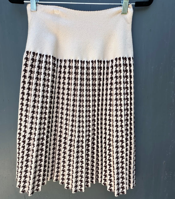 BEIGE AND BROWN HOUNDSTOOTH