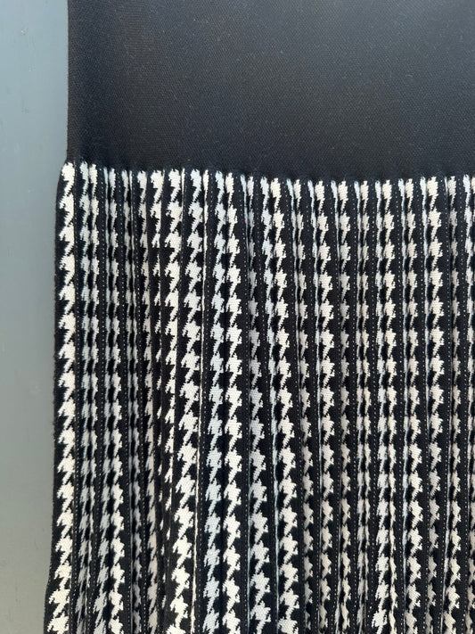 PLEATED HOUNDSTOOTH SKIRT