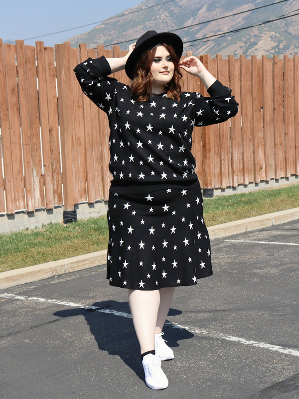 MM PURPLE LABEL - YR RND BLACK & WHITE STARS (PLUS SIZE)